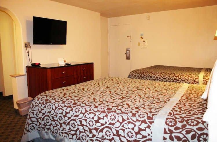 Econo Lodge Inn and Suites Tyler