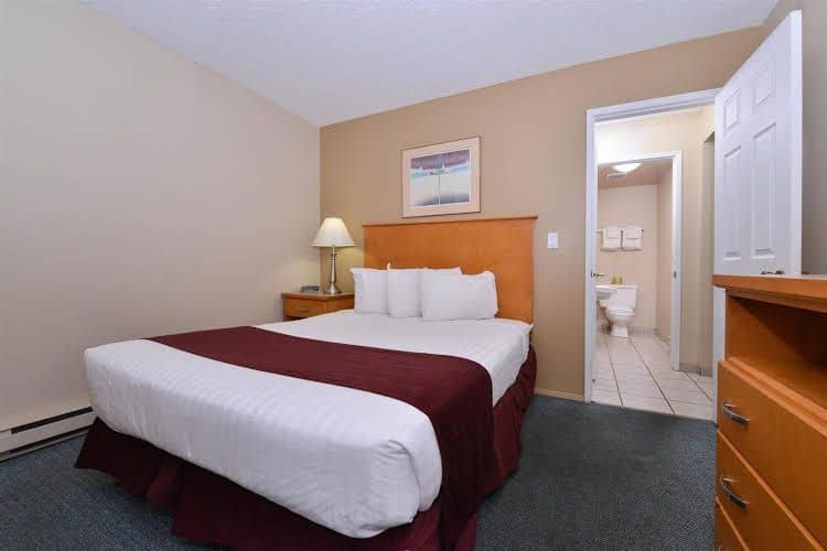 Canadas Best Value Inn and Suites