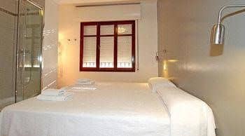 HOSTAL Y APARTAMENTOS RIPOLL