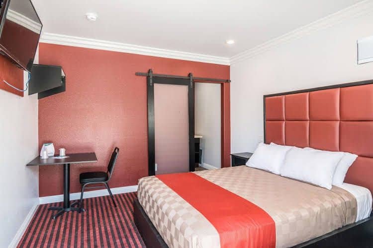 Rodeway Inn and Suites Rodeway Inn and Suites