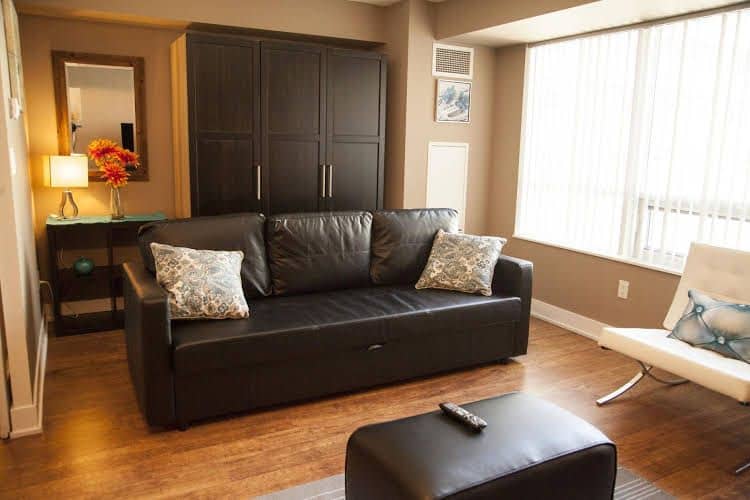 Red Maple Suites Blue Jays Way