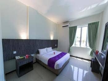 OYO Premium Jalan Pantai Tengah