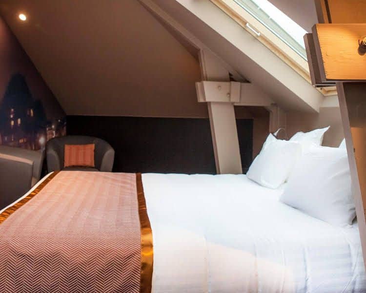 Comfort Sixteen Paris Montrouge