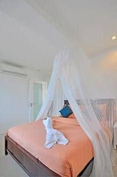 Karuna Suites Karuna Suites