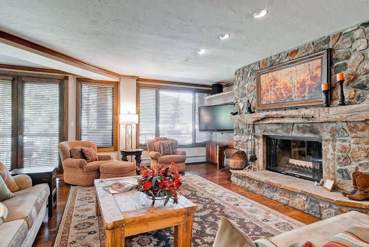 McCoy Peak Lodge by East West