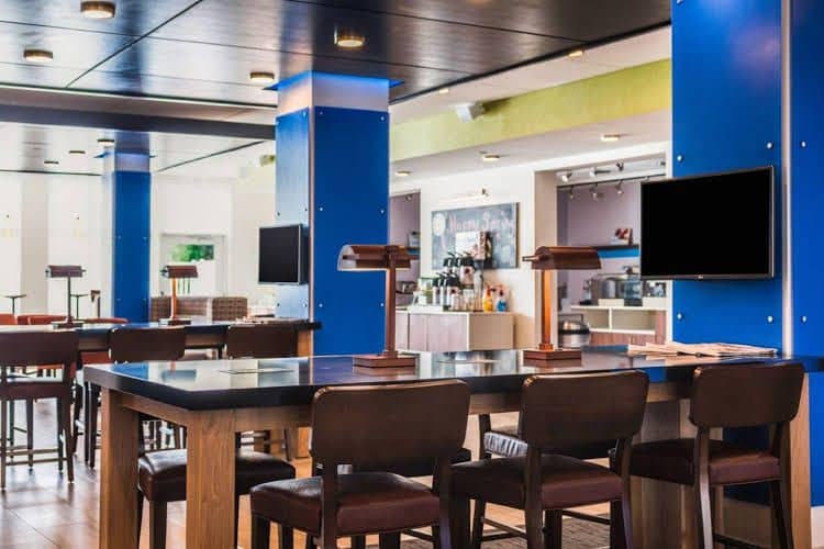 Holiday Inn Express and Suites Tampa North Wesley Chapel