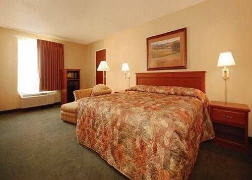 Econo Lodge Inn and Suites Kearney
