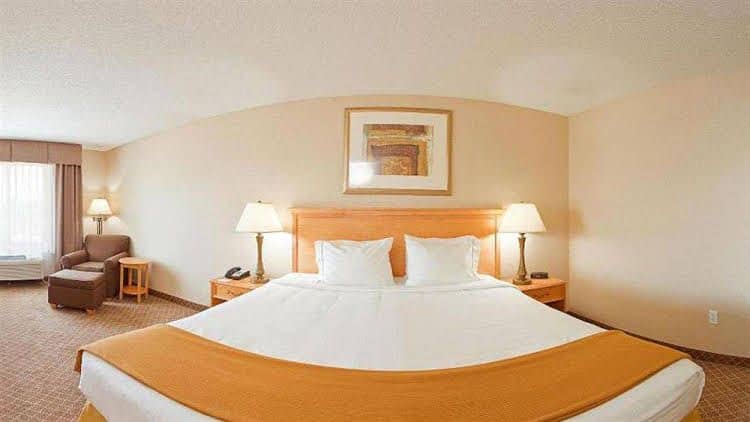 Holiday Inn Express and Suites Chesterfield