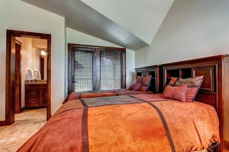Cawha Outlook Chalet Peak by Pinnacle Lodging