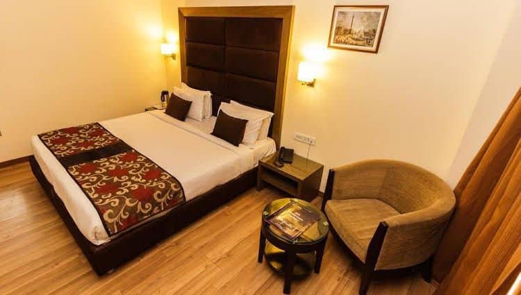OYO Premium Vastrapur Lake