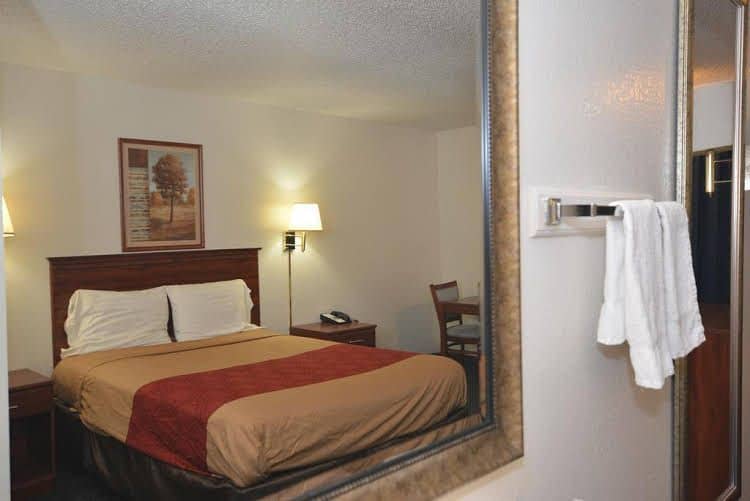 Econo Inn and Suites