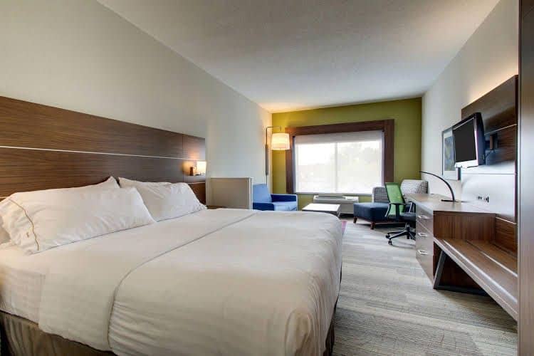 Holiday Inn Express and Suites Aurora Naperville