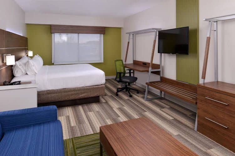 Holiday Inn Express and Suites Raleigh NE Medical Ctr Area