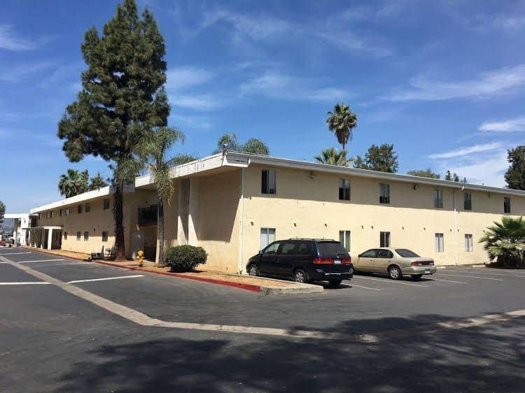 Vista Pines Motel