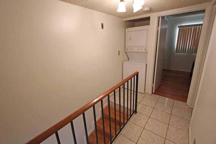 Affordable Cozy Town House in Glendale Affordable Cozy Town House in Glendale