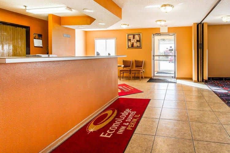 Econo Lodge and Suites
