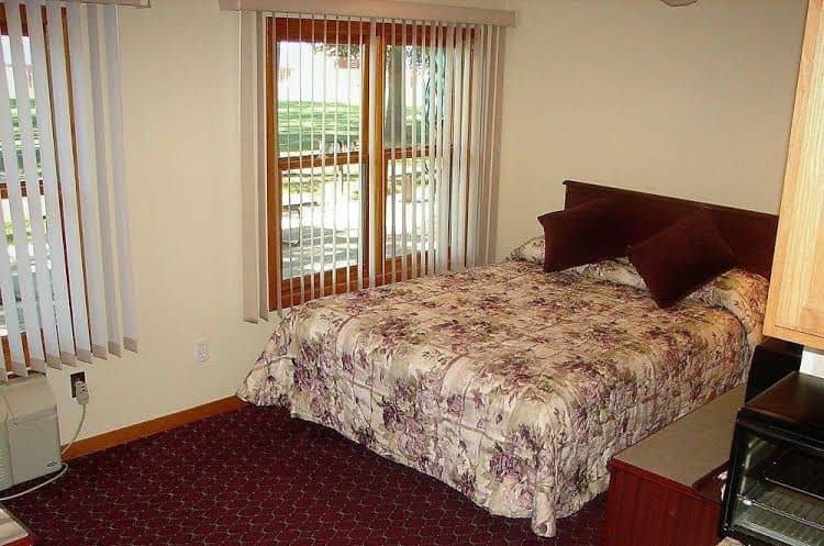 Lake Bluff Inn and Suites Lake Bluff Inn and Suites