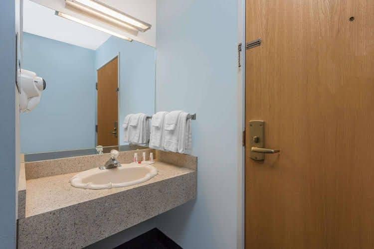 Americas Best Value Inn and Suites Osage Beach