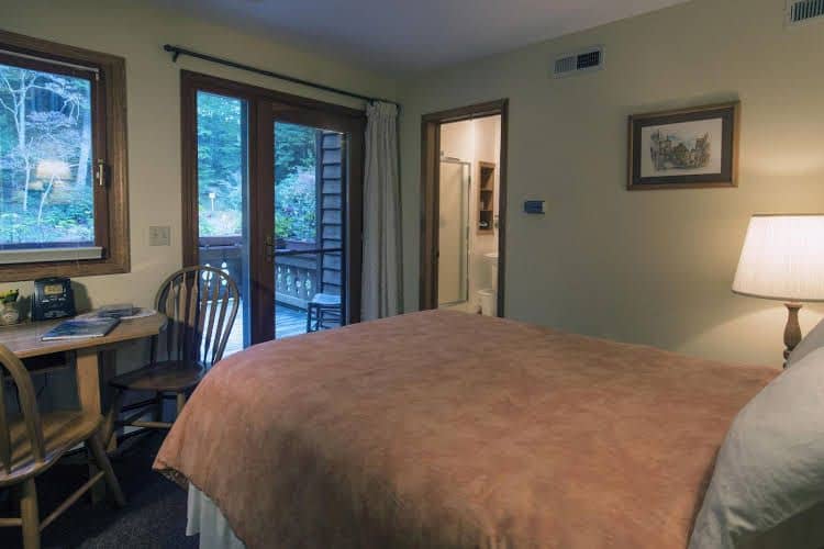 Chalet Inn Bed and Breakfast