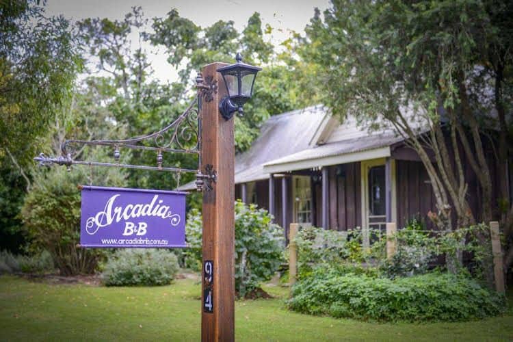 ARCADIA The Barn Cottage and Rosehill Cottage ARCADIA The Barn Cottage and Rosehill Cottage