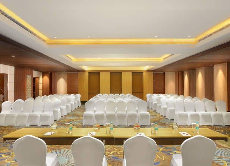Seyfert Sarovar Portico