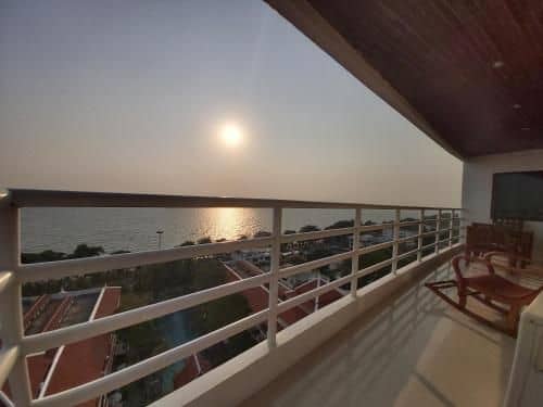 Condominum in Jomtien beach with sea view, balcony and free WiFi
