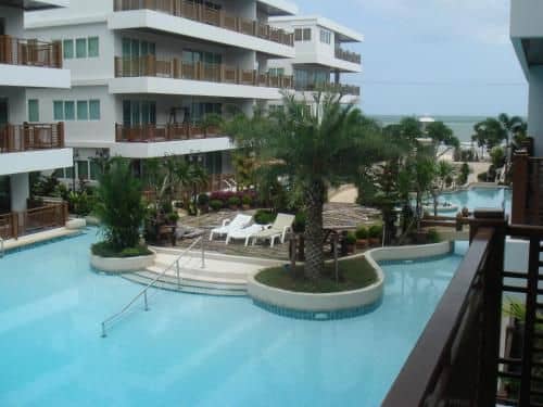 Beach Front Apartment with Beach and Pool view