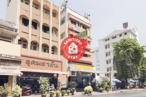 OYO 537 Na Banglampoo Hotel