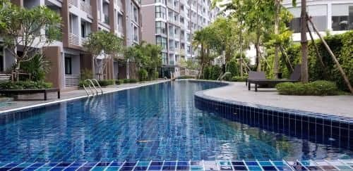 Luxury swinpool condo