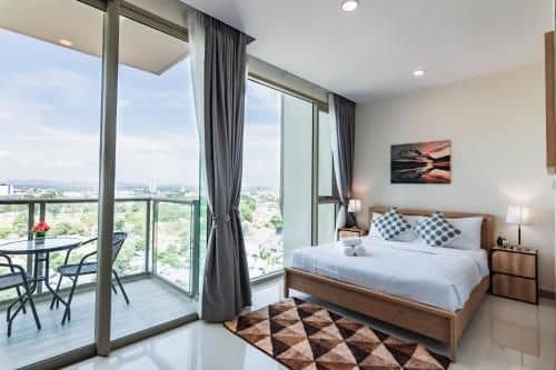 Luxury Studio with Sea View At Riviera by Pattaya Holiday