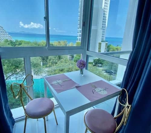 Sea View 2mins from the Beach modern apartment/condo
