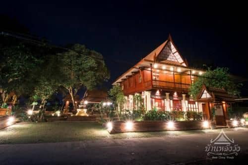 บ้านหลังวัง