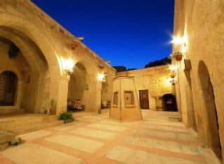 SINASOS CAVE HOTEL