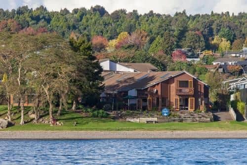 Cascades Lakefront Motel