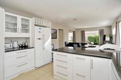 Regents Villa B - Christchurch Holiday Homes Regents Villa B - Christchurch Holiday Homes