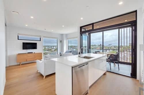 Takapuna Contemporary 2BR w/ Carpark Takapuna Contemporary 2BR w/ Carpark