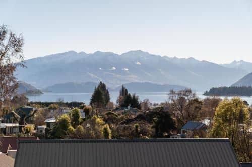 Wanaka Lake walk to town, Lake & Mountain Views