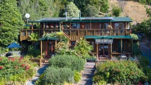Rusty Nail Backpackers