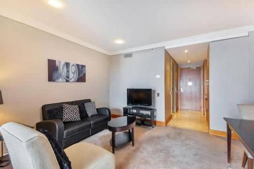 QV Spacious City Apartment (737)