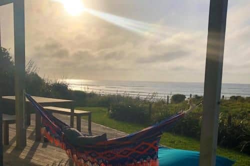 THE SURF HIDEAWAY - BEACHFRONT RETREAT THE SURF HIDEAWAY - BEACHFRONT RETREAT