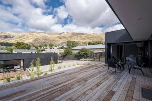 Noir North Retreat - Wanaka Holiday Home