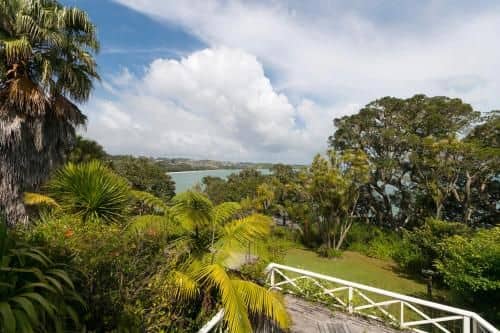 Coopers Beach Kiwi Bach - Beachfront Holiday Home