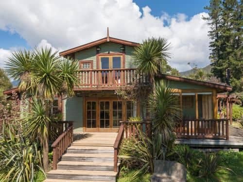 The Titanic - Golden Bay Holiday Home (Onekaka) The Titanic - Golden Bay Holiday Home (Onekaka)
