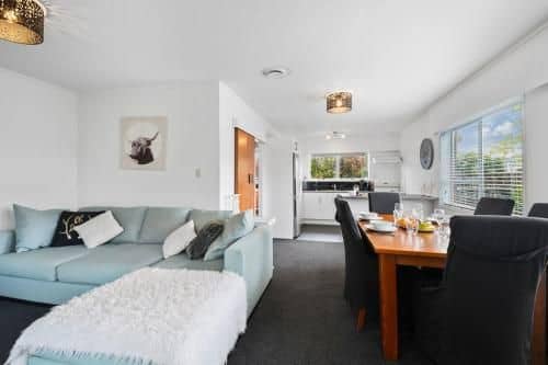 Archie's Beach Bach - Orewa Holiday Home