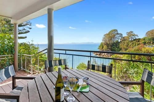 Breakers Bay on the beach - Kaiteriteri Holiday Home