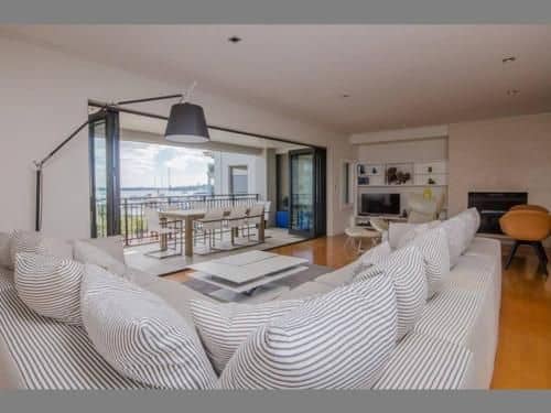 Spacious Apt w/Harbour View, Free Parking & Pool!