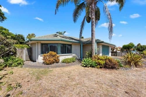 Palm Tree Haven - Papamoa Holiday Home Palm Tree Haven - Papamoa Holiday Home