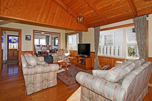 Captain's Cabin