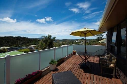 Tui's Retreat - Cable Bay Bach