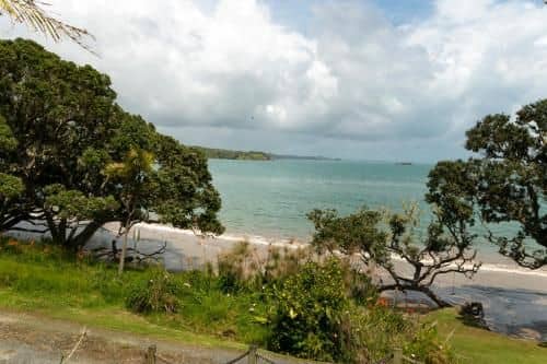 The Blue Bach - Coopers Beach Holiday Home